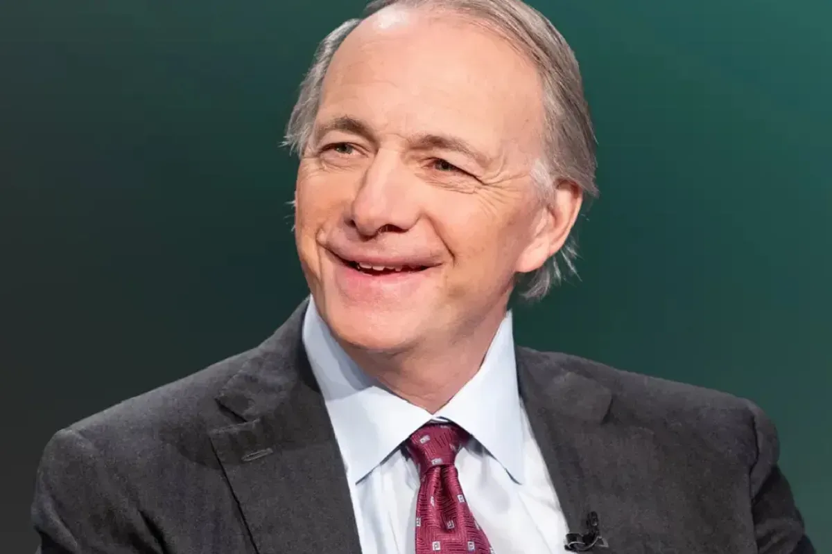 Potret Ray Dalio penasihat Danantara yang dikenal sebagai tokoh keuangan global. (Sumber: Makmur.id)