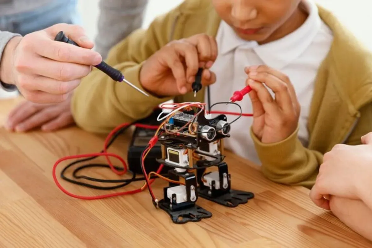 13 universitas di Indonesia dengan jurusan robotika terbaik. (Sumber: Freepik)