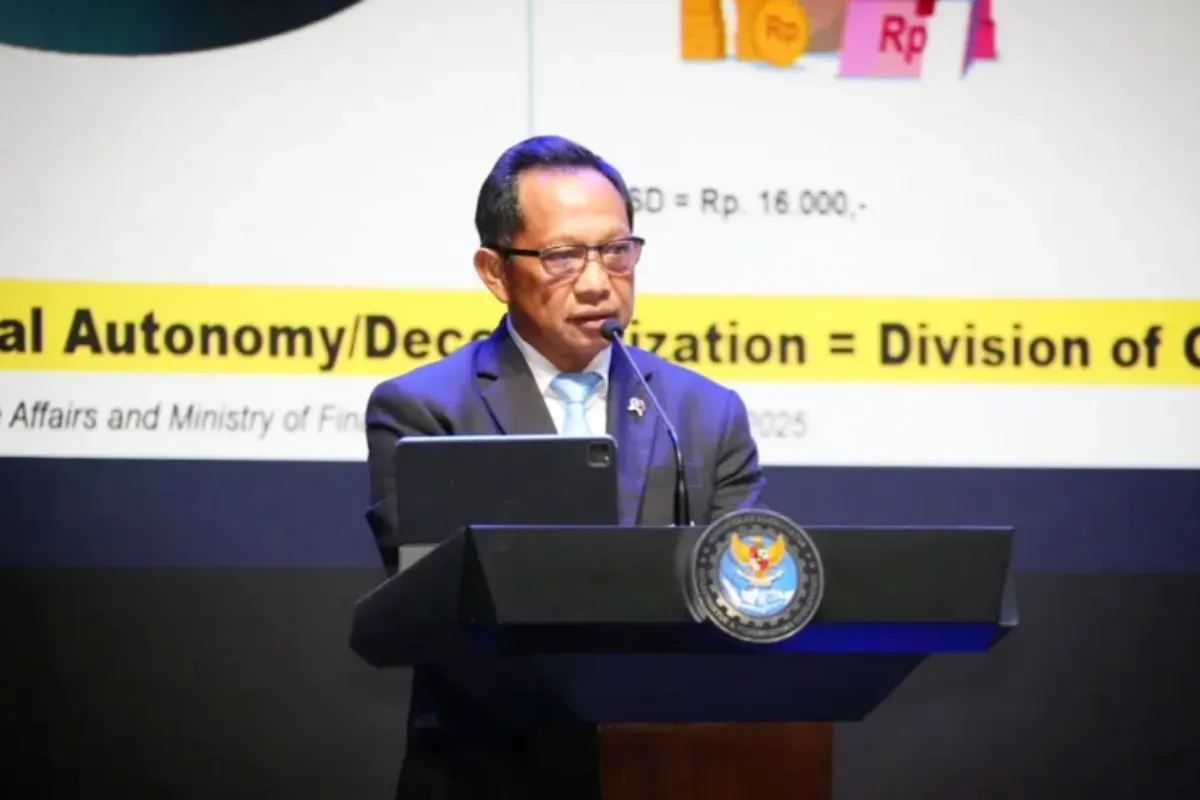 Potret Menteri Dalam Negeri (Mendagri) Tito Karnavian saat berpidato di forum International Conference of Infrastructure (ICI) pada Rabu, 11 Juni 2025. (Sumber: Instagram/titokarnavian)
