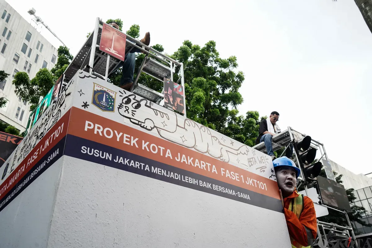 Aksi seniman pantomim pada pagelaran Jakarta Future Festival 2025: Collaborate to Elevate! di Taman Ismail Marzuki, Jakarta, Jum'at, 13 Juni 2025.  (Sumber: Poskota/Bilal Nugraha Ginanjar)
