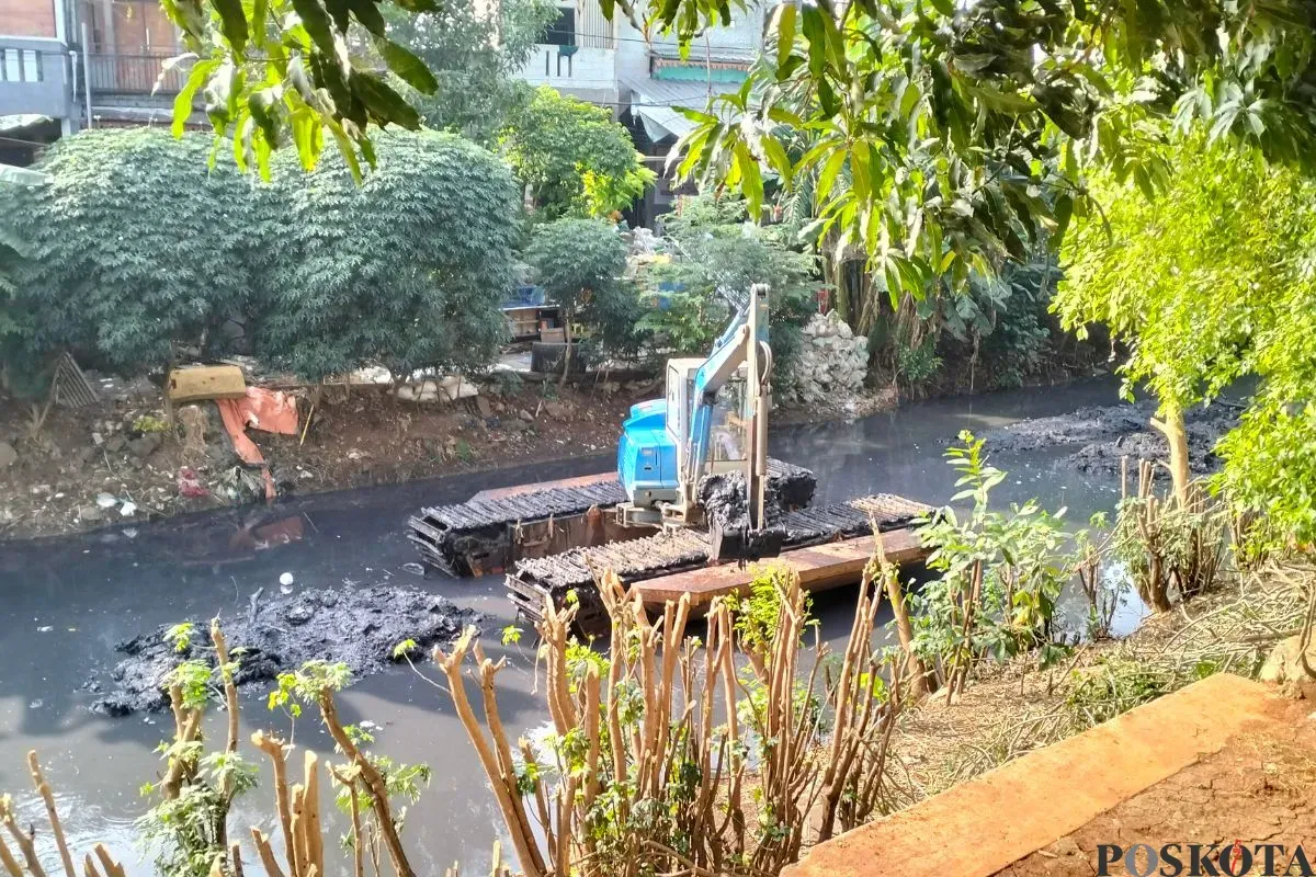 Kali Sunter, Cipinang Muara, Jakarta Timur, Jumat, 13 Juni 2024. (Sumber: Poskota/M. Tegar Jihad)