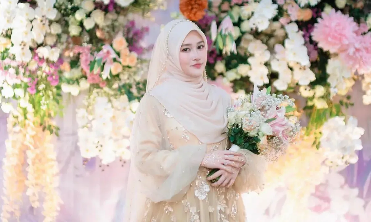 Khansa Mariska resmi menikah dengan Muhammad Ulul Azmi Askandar atau yang akrab disapa Gus Azmi. (Sumber: Instagram/@khansa_mariska)