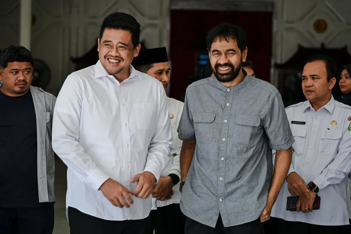 Potret Gubernur Aceh, Muzakir Manaf (kanan) yang menolak duduk bersama dengan Gubernur Sumut, Bobby Nasution (kiri) dalam pembahasan sengketa empat pulau. (Sumber: X/Bobby Nasution)