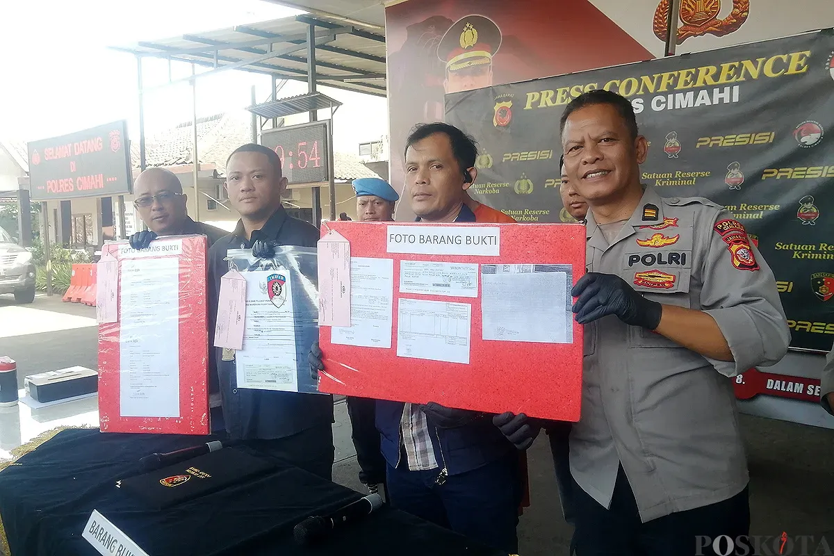 Jajaran Polres Cimahi melaksanakan press conference Ungkap Kasus Tipu Gelap, di Mako Polres Cimahi, Sabtu 24 Juni 2025. (Sumber: POSKOTA | Foto: Gatot Poedji Utomo)