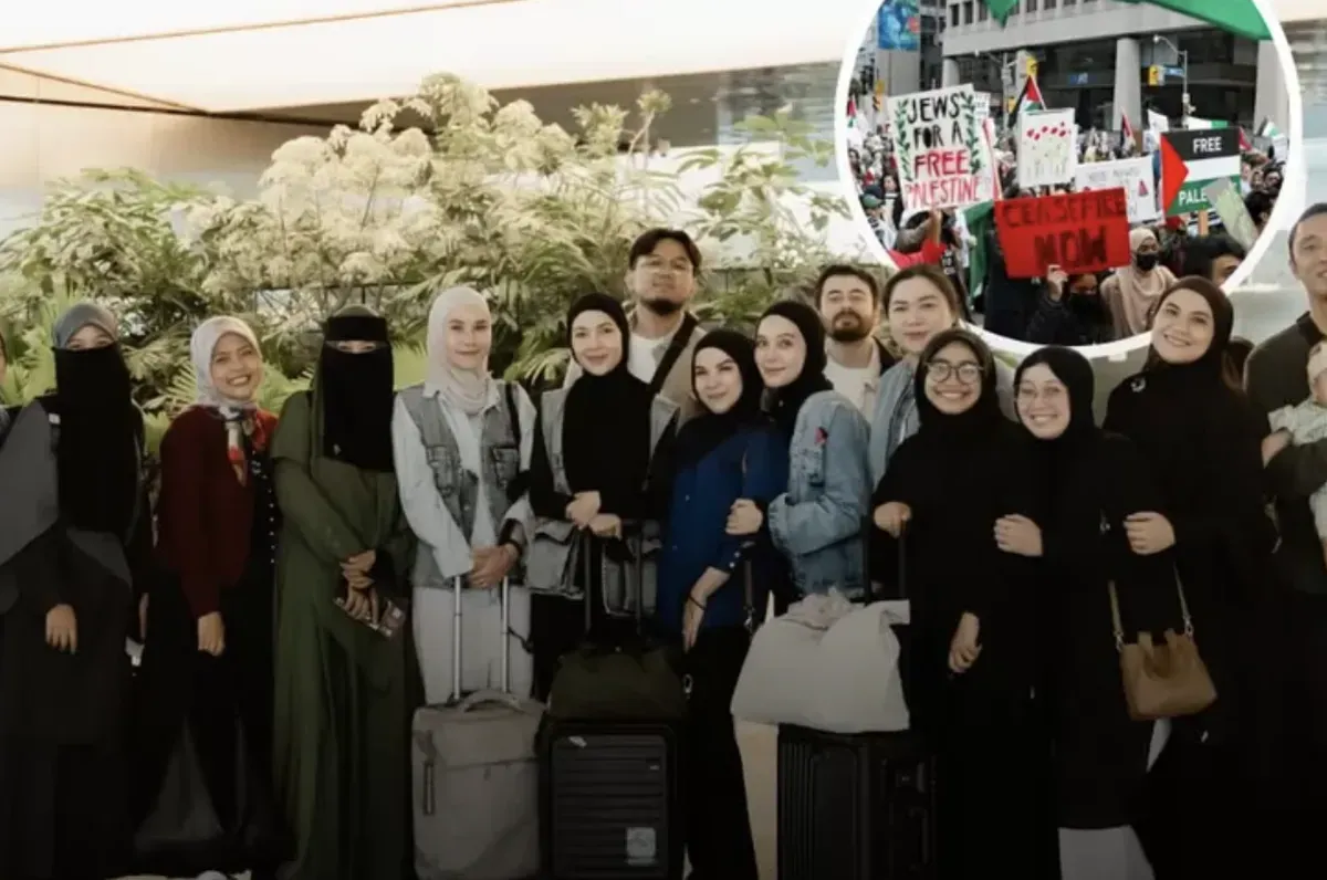 Zaskia Adya Mecca, Wanda Hamidah, dan peserta lainnya berfoto bersama sesaat sebelum keberangkatan ke Mesir dalam rangka Global March to Gaza, 12 Juni 2025. (Sumber: Instagram/@kitabisacom)
