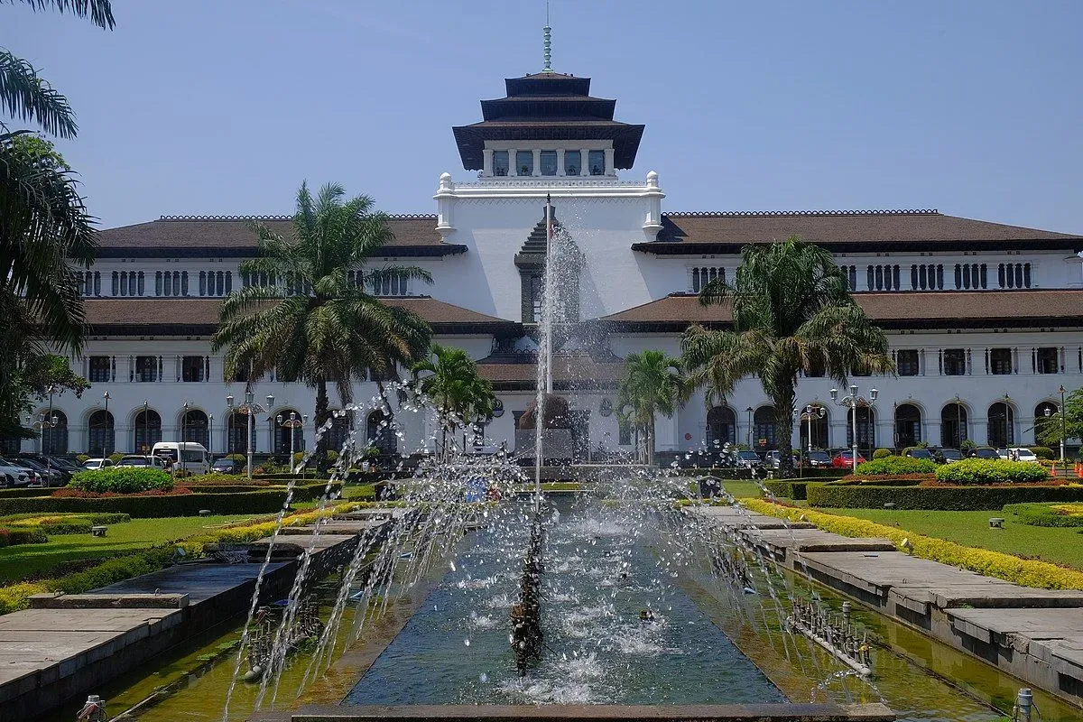 Ilustrasi ikon Bandung Gedung Sate. (Sumber: Wikimedia Commons)