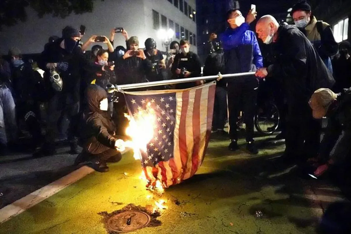 Dua WNI ditangkap saat kerusuhan yang terjadi di Los Angeles, Amerika Serikat (Sumber: Pinterest)