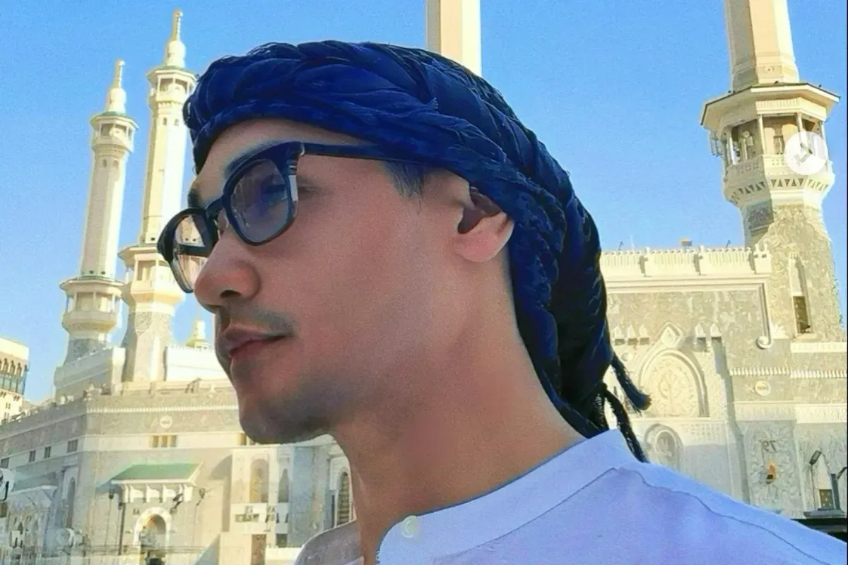 Potret Afgan Syahreza yang menjalankan ibadah haji. (Sumber: Instagram/afgan__)