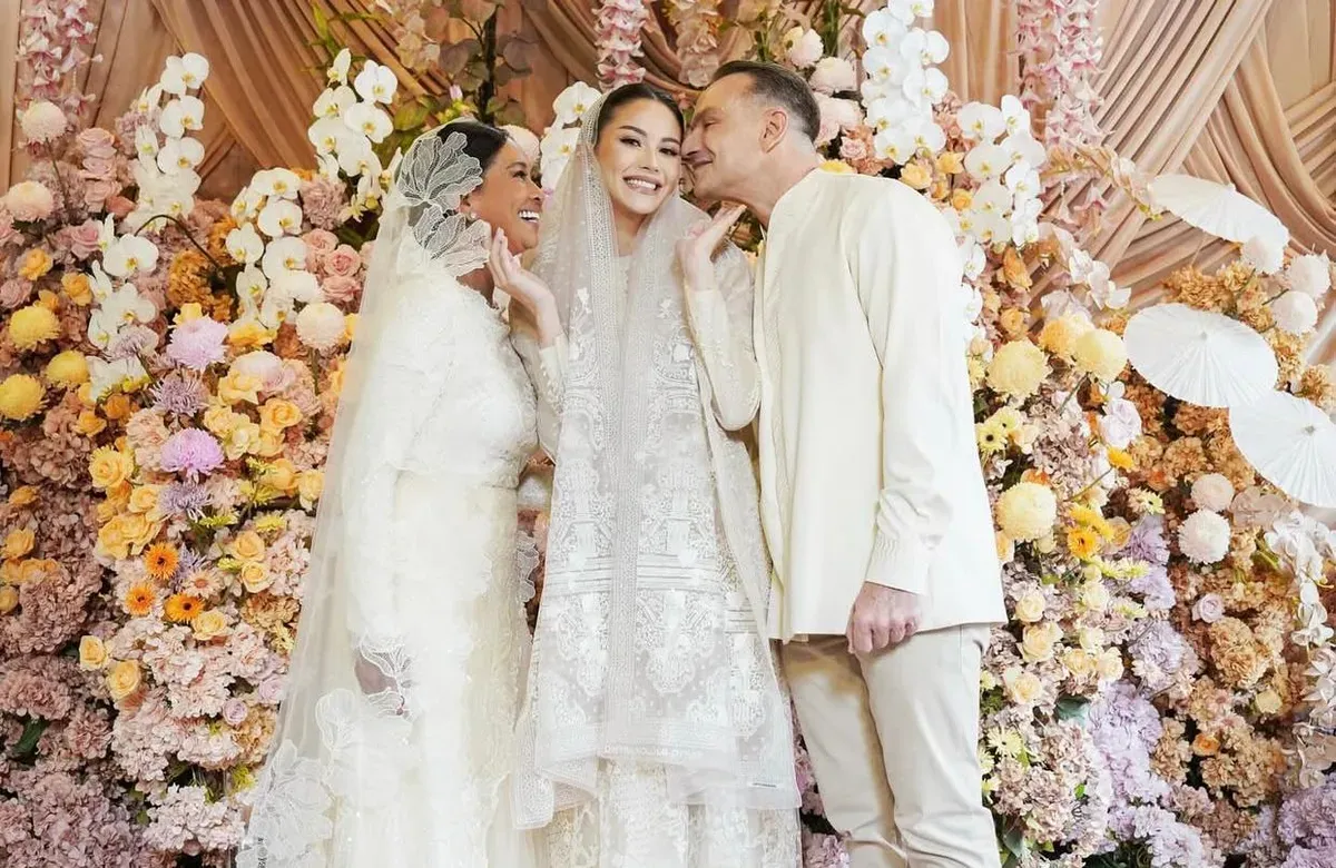 Alyssa Daguise bersama kedua orang tuanya. (Sumber: Instagram/@alyssadaguise)