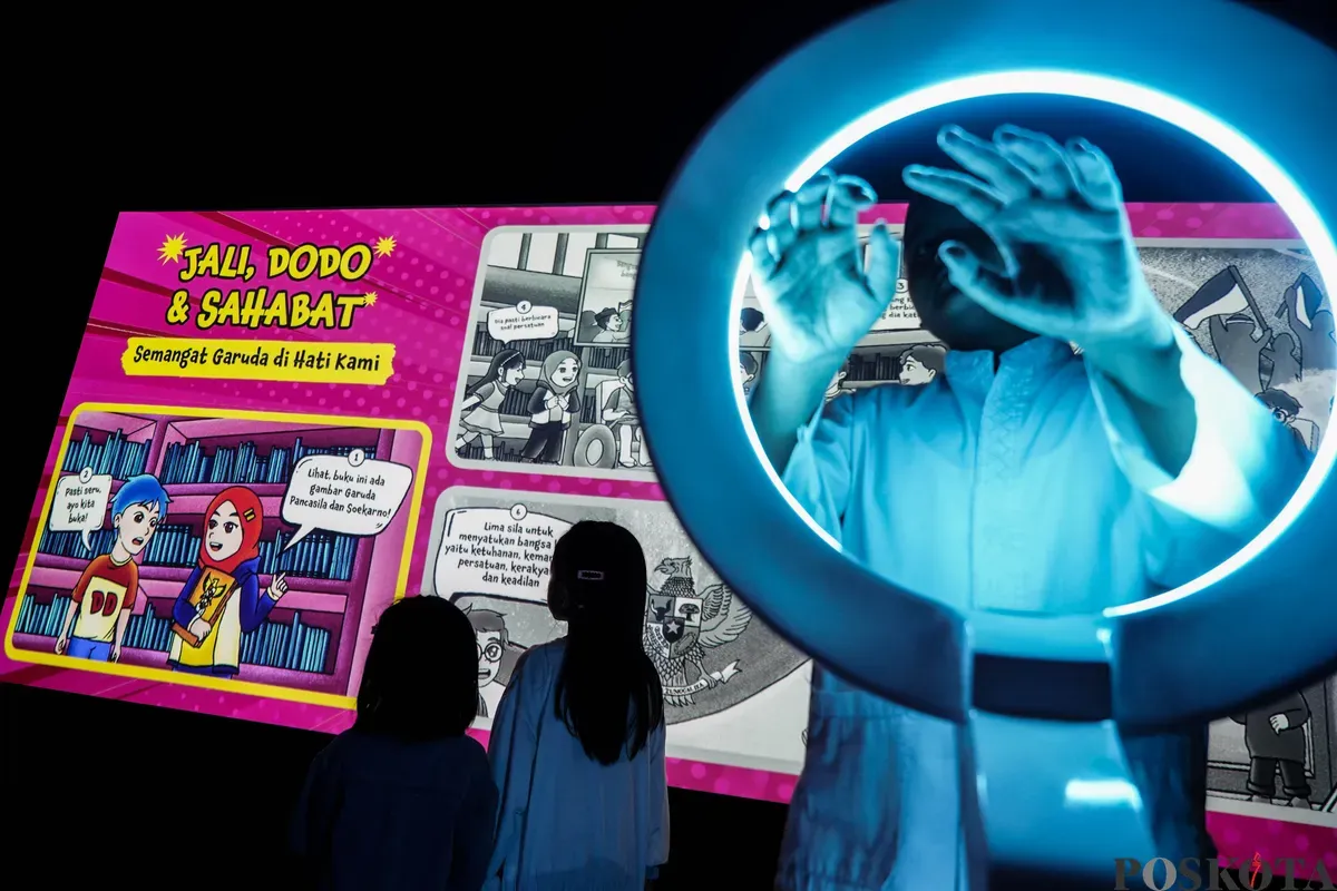 Anak-anak bermain games area imersif 360 di Studio Imersif Perpustakaan Jakarta dan Pusat Dokumen Sastra HB Jassin, Taman Ismail Marzuki (TIM), Jakarta, Minggu, 15 Juni 2025. (Sumber: Poskota/Bilal Nugraha Ginanjar)