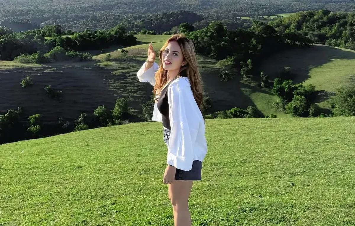 Selebgram Lily Kenzie yang diduga diselingkuhi kekasihnya, Abenk. (Sumber: Instagram/@abygailac)