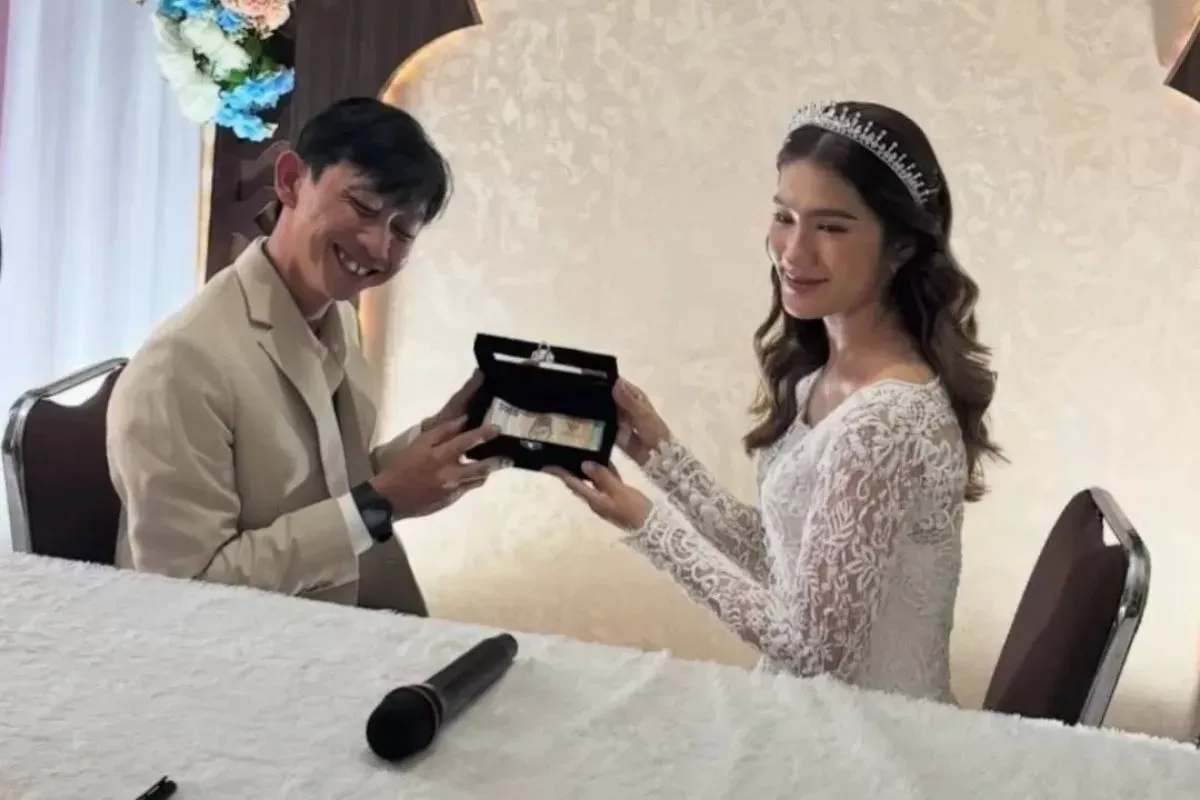 Yono Bakrie dan Vini Caroline resmi menikah di KUA. (Sumber: Instagram/@husein_hadar)