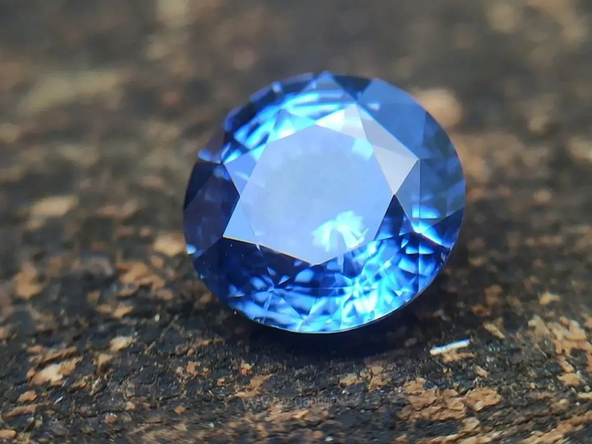 Cara Merawat Batu Blue Sapphire Agar Tetap Berkilau (Sumber: Pinterest)
