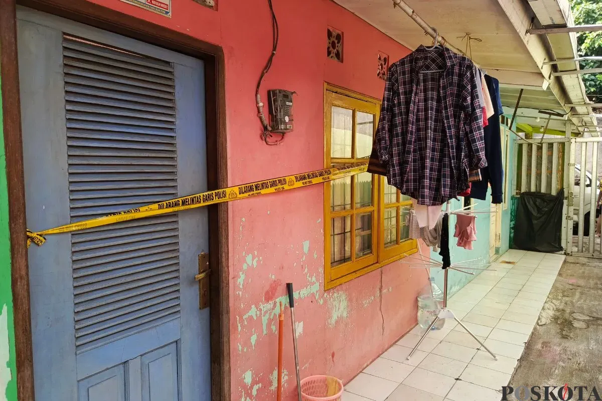 Kontrakan TKP pembunuhan istri oleh suami di Jalan Rusa IV RT 003/RW 004, Kelurahan Pondok Ranji, Kecamatan Ciputat Timur, Kota Tangerang Selatan, Selasa, 17 Juni 2025. (Sumber: Poskota/Ali Mansur)