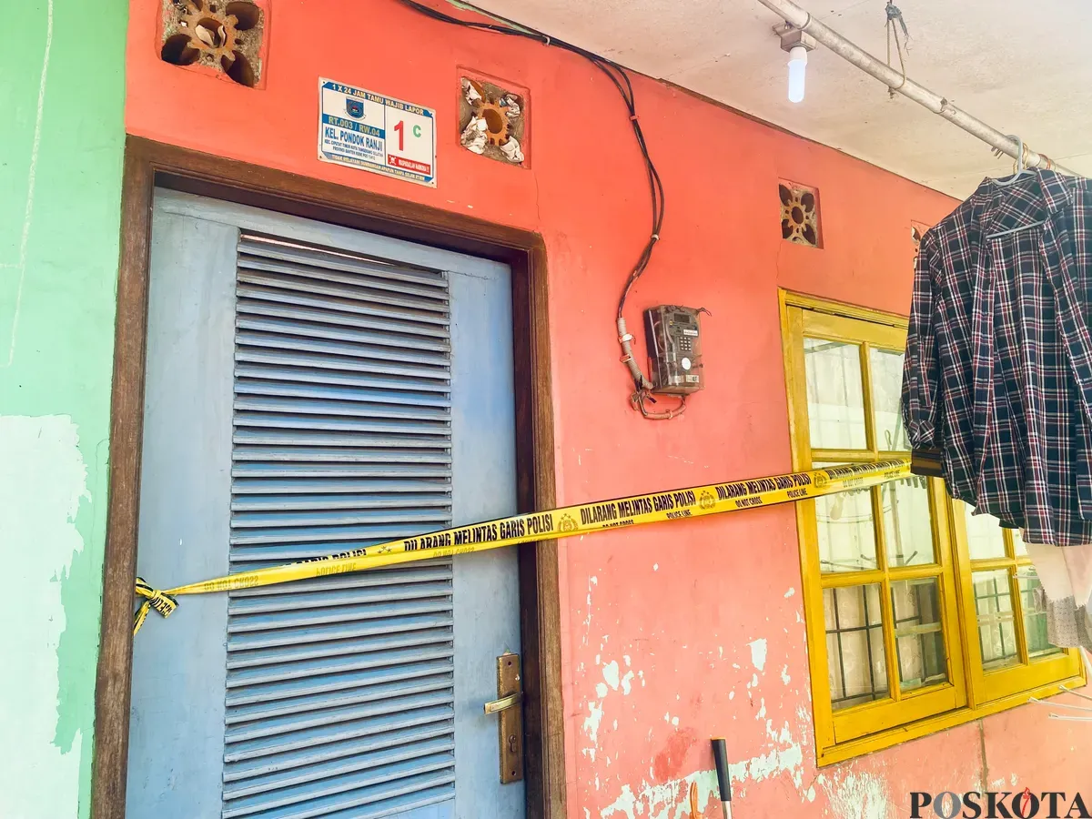 Kontrakan lokasi dugaan pembunuhan suami terhadap istri pada Senin, 16 Juni 2025 malam di Jalan Rusa IV, RT 04/03, Kelurahan Pondok Ranji, Kecamatan Ciputat Timur, Kota Tangerang Selatan. (Sumber: Poskota/Primayanti Juli Kumala Manalu)