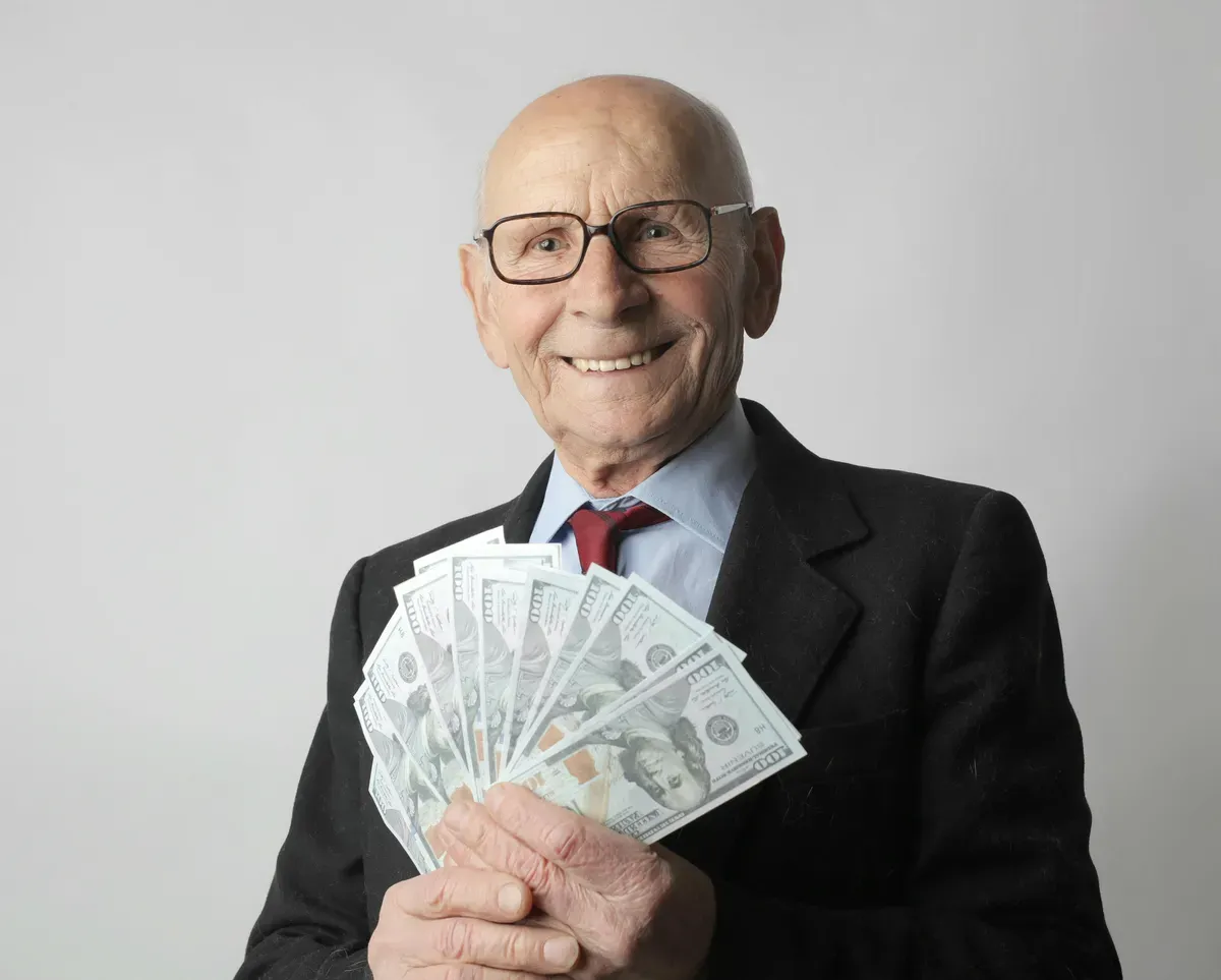 Daftar nama orang terkaya di Indonesia versi Forbes Juni 2025. (Sumber: Pexels/Andrea Piacquadio)