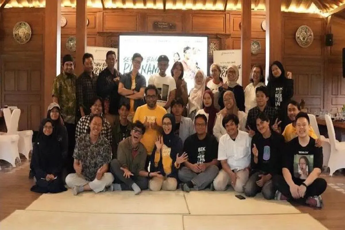 Para kru pemain dan Sutradara Film Seribu Bayang Purnama yang akan tayang di bioskop seluruh Indonesia. (Sumber: Humas Film Seribu Bayang Purnama)
