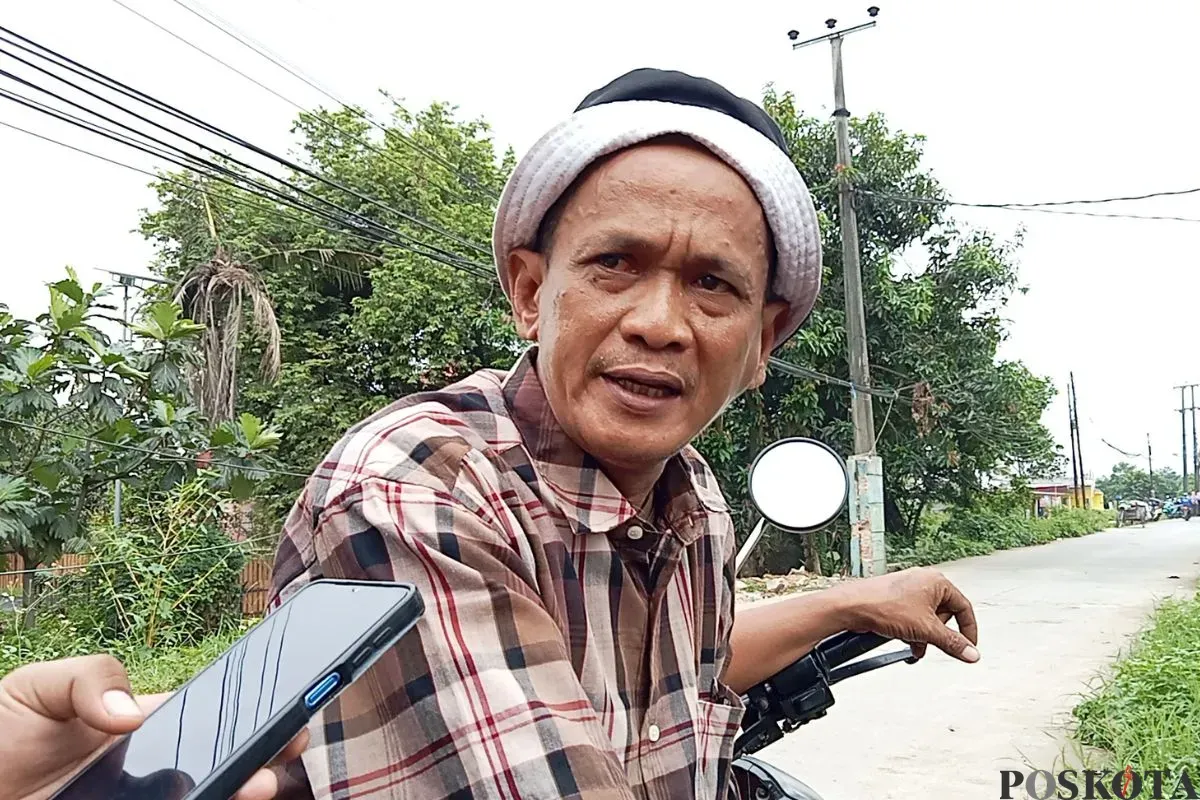 Bangunan warung kopi milik Irwansyah, 51 tahun, di Kampung Gabus, Desa Srimukti, Kecamatan Tambun Utara, Kabupaten Bekasi, dibongkar, Rabu, 18 Juni 2025. (Sumber: Poskota/Nurpini Aulia Rapika)