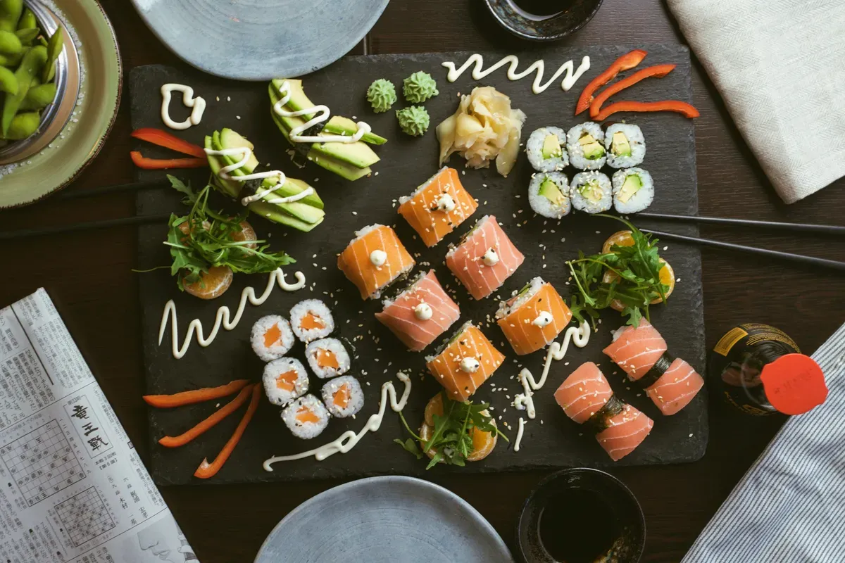 Hari Sushi Sedunia Diperingati Tiap 18 Juni, Berikut Sejarah dan Varian Sushi yang Difavoritkan (Sumber: Unsplash/Jakub Dziubak)
