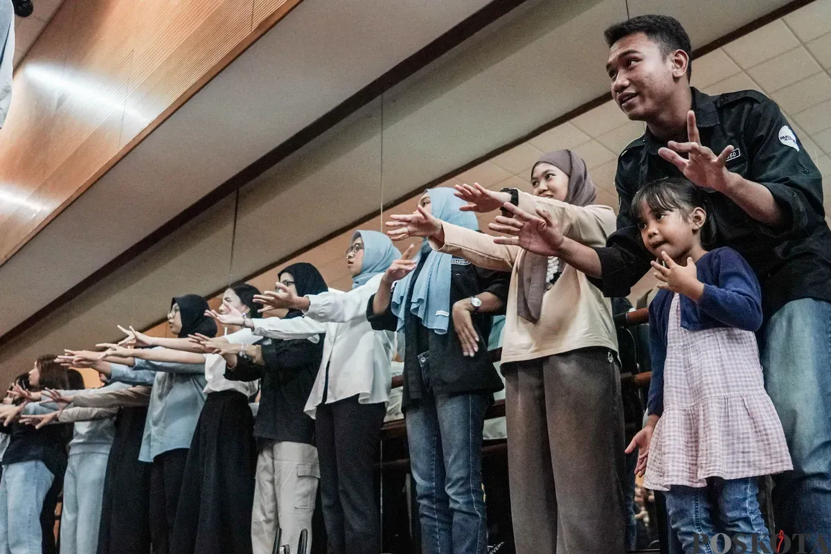 Sejumlah peserta mengikuti pelatihan tari Haka bersama kelompok budaya Te Whare Karioi di Taman Ismail Marzuki, Jakarta, Rabu, 18 Juni 2025. (Sumber: Poskota/Bilal Nugraha Ginanjar)