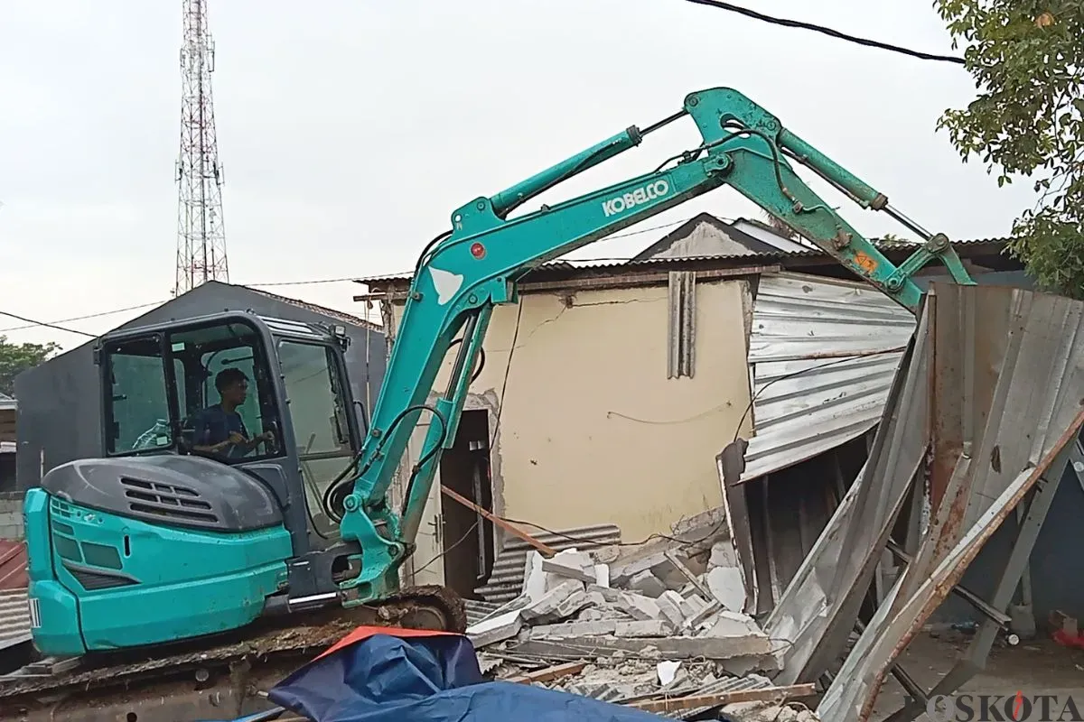 Rumah di Kampung Gabus, Desa Srimukti, Kecamatan Tambun Utara, Kabupaten Bekasi, dibongkar, Rabu, 18 Juni 2025. (Sumber: Poskota/Nurpini Aulia Rapika)