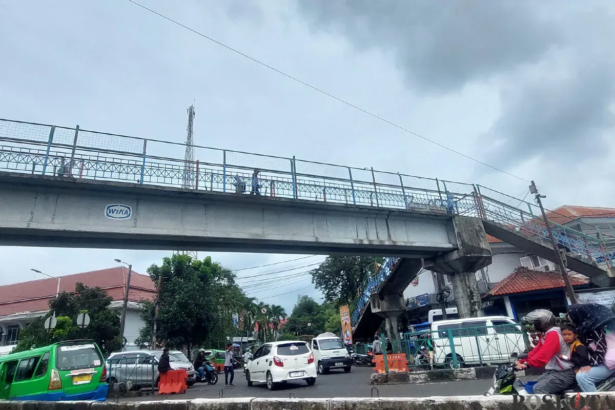 Suasana di sekitar Jembatan Penyebrangan Orang (JPO) Paledang, Kota Bogor, Kamis, 17 Juni 2025. (Sumber: POSKOTA | Foto: Sekar Putri Andini)