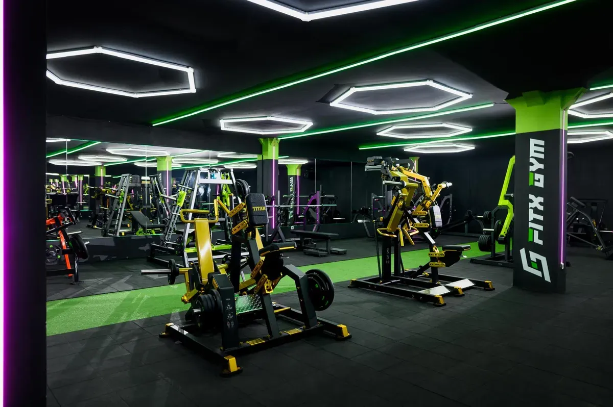 FITX GYM merupakan gym 24 jam berkonsep mewah pertama yang menyuguhkan kombinasi fasilitas kebugaran lengkap berstandar internasional dan kenyamanan kelas atas. (Sumber: Dok. FITX GYM)