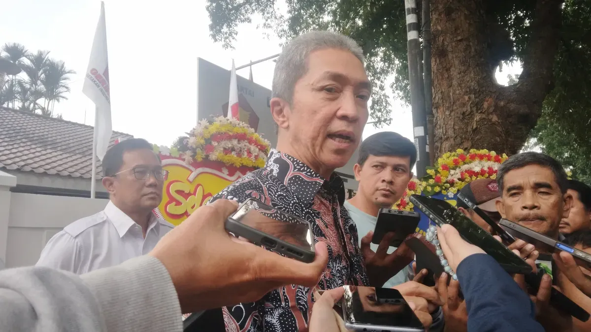 Wali Kota Bogor, Dedie A. Rachim saat menjelaskan terkait rencana pembangunan Sekolah Rakyat di Rancamaya, Bogor Selatan, Jumat, 20 Juni 2025 (Foto: Sekar Putri Andini)