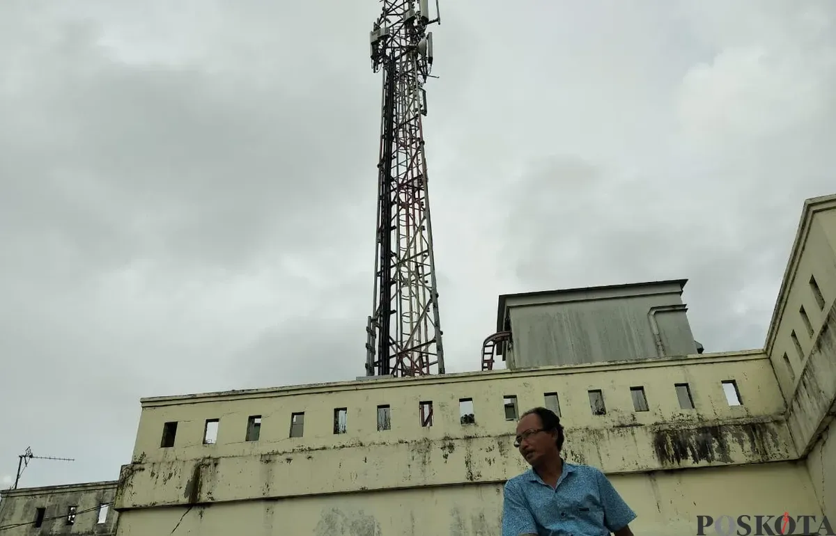 Salah satu menara seluler yang ada di wilayah Kabupaten Pandeglang. (Sumber: Poskota/Samsul Fatoni)