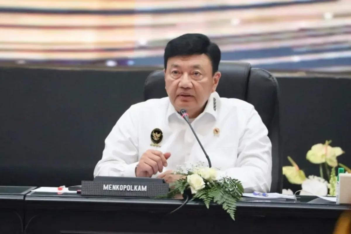 Potrer Menko Polkam, Budi Gunawan yang menyatakan 115 WNI dievakuasi via jalur darat dari Iran. (Sumber: Kemenkopolkam)