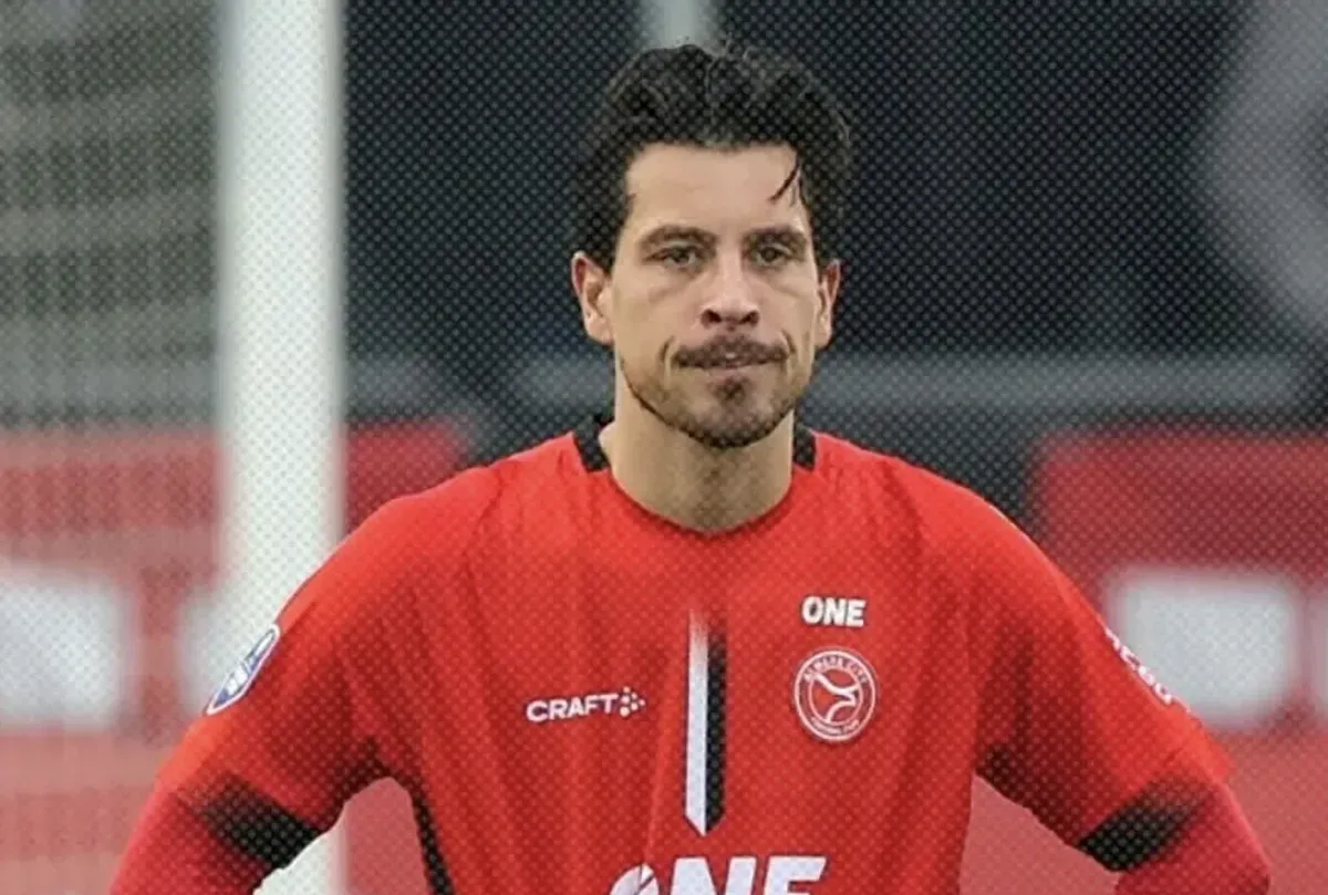 Resmi Angkat Bicara! Thom Haye Klarifikasi Kabar Transfer ke Persija Jakarta (Sumber: Instagram/@almerecityfc)