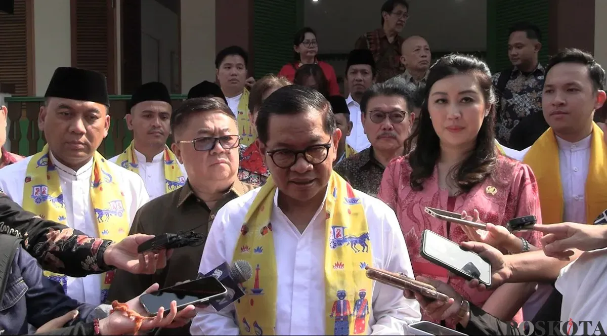 Gubernur Jakarta Pramono Anung saat memberikan pernyataan kepada awak media di Kawasan Rawa Buaya, Jakarta Barat, Jumat 20 Juni 2025. (Sumber: Poskota/M. Tegar Jihad)
