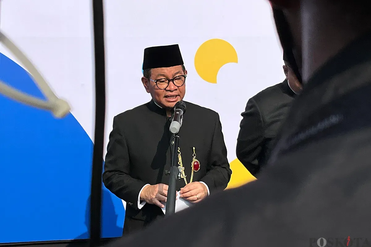 Gubernur Jakarta, Pramono Anung saat memberikan pernyataan kepada awak media di Monas, Jakarta Pusat, Minggu 22 Juni 2025. (Sumber: POSKOTA | Foto: M Tegar Jihad)
