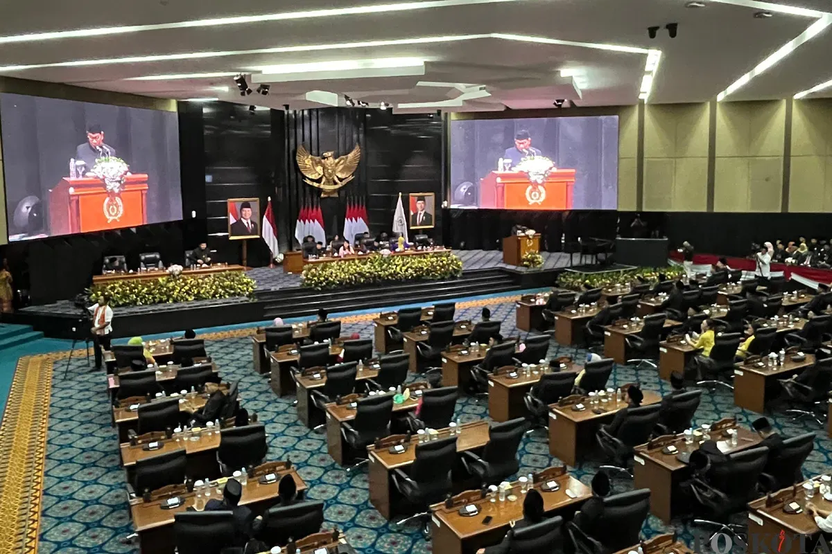 Gubernur Jakarta, Pramono Anung, saat paripurna bersama anggota dewan di DPRD Jakarta, Minggu, 22 Juni 2025. (Sumber: POSKOTA | Foto: Pandi Ramedhan)