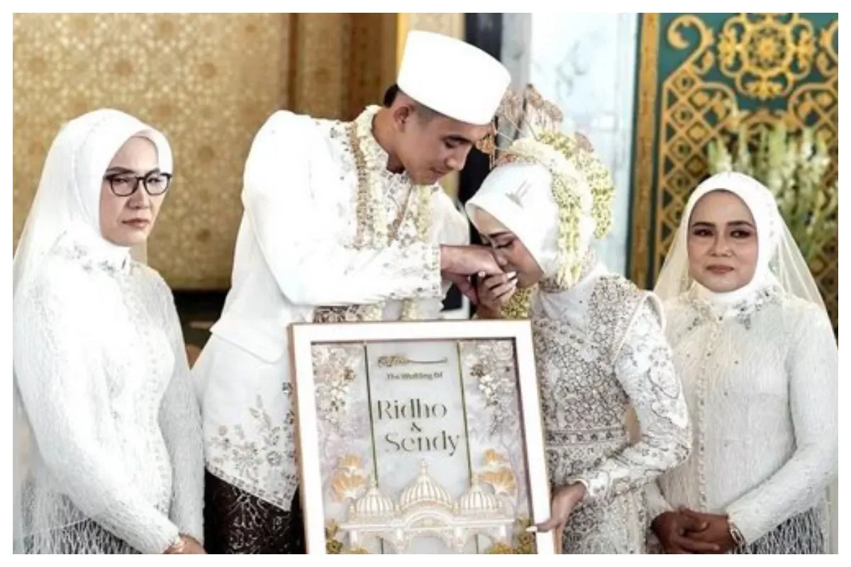 Rizky Ridho resmi mempersunting sang kekasih, Sendy Aulia, pada Minggu, 11 Juni 2025. (Sumber: X/@fuppyndf)