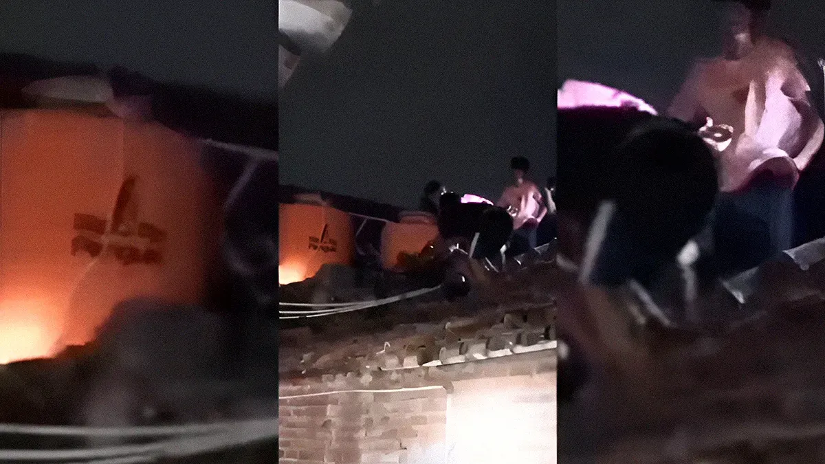 Situasi saat warga berupaya mengamankan seorang terduga pelaku pencabulan terhadap anak di Kecamatan Karang Bahagia, Bekasi. (Sumber: Dok Warga)