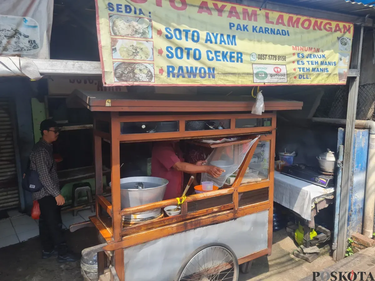 Soto Lamongan Karnadi di kawasan Palmerah, Jakarta Barat. (Sumber: Poskota/Pandi Ramedhan)