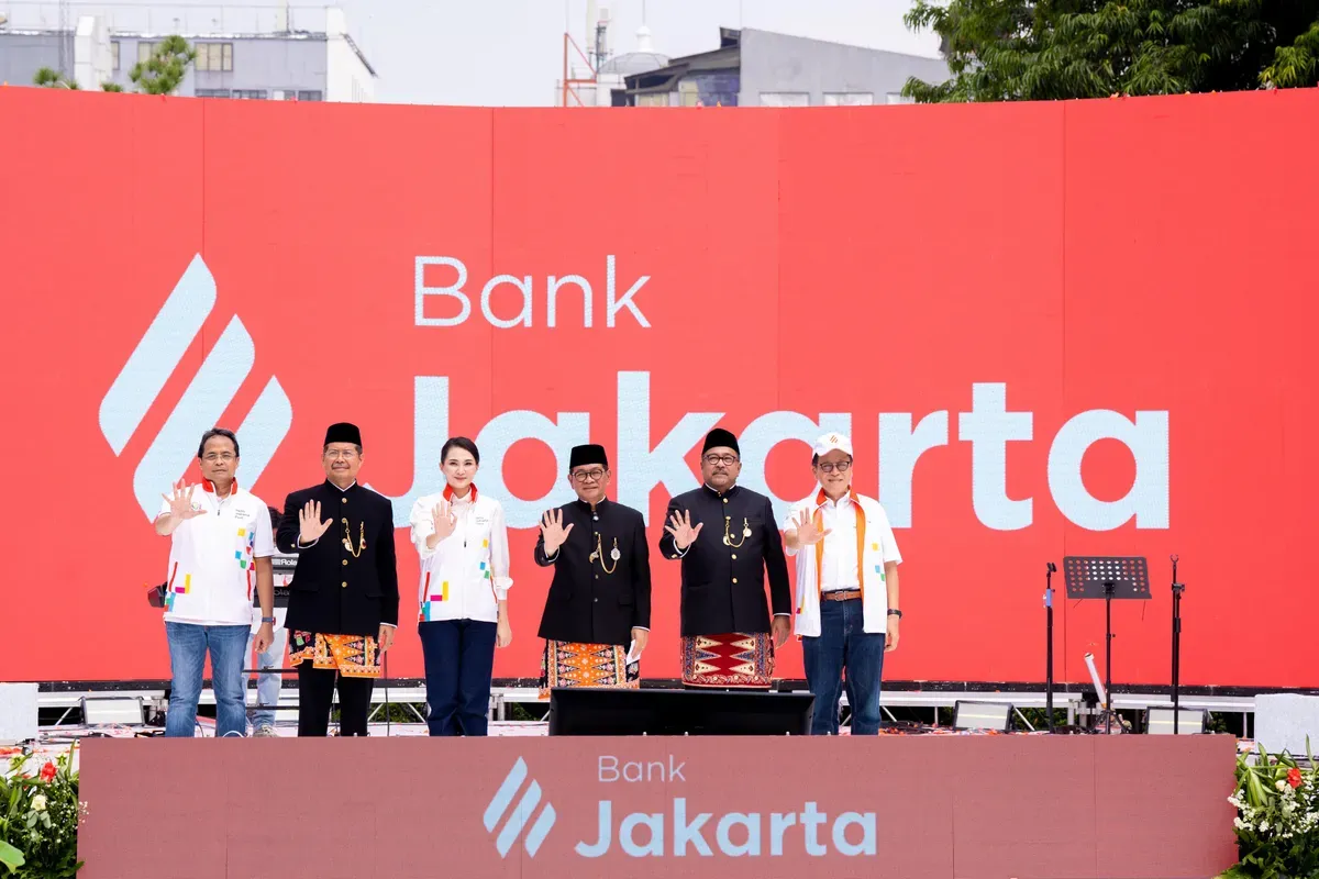 Gubernur Jakarta Pramono Anung mengganti nama Bank DKI menjadi Bank Jakarta di Taman Literasi, Blok M, Jakarta Selatan. (Sumber: Dok. Bank Jakarta)
