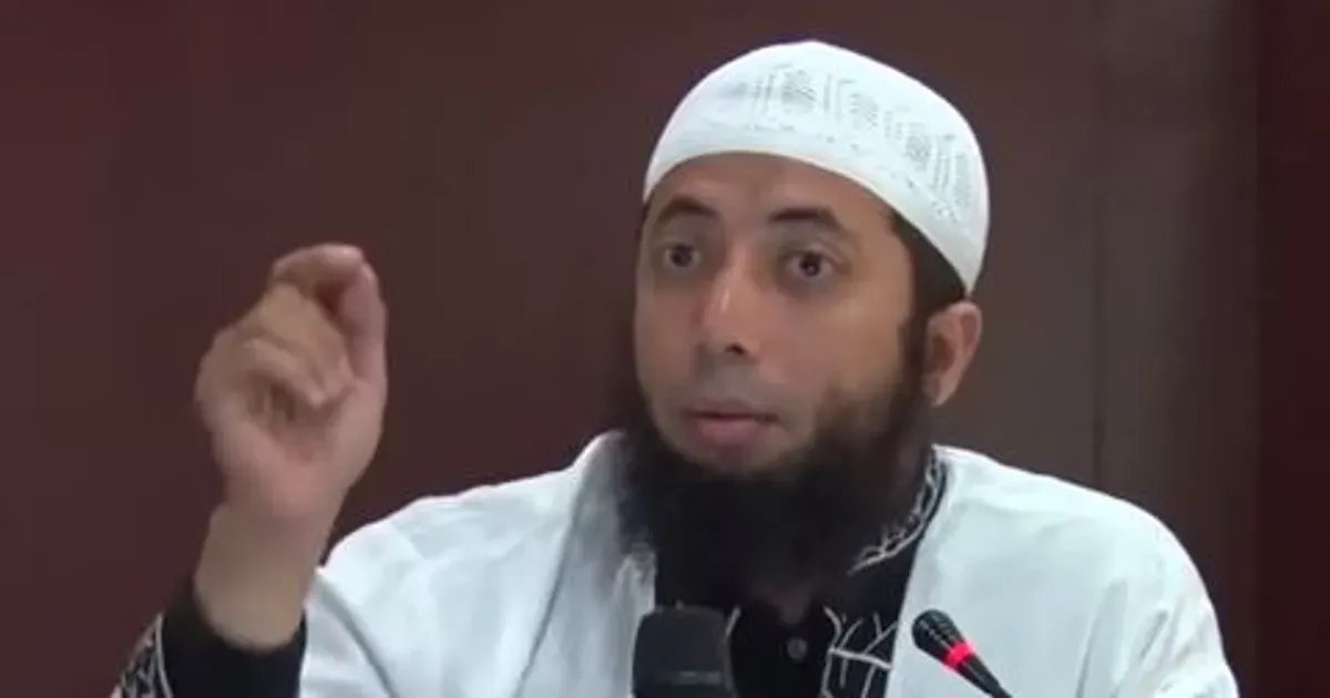 Ustaz Khalid Basalamah diperiksa KPK terkait dugaan kasus korupsi kuota haji (Sumber: Pinterest)