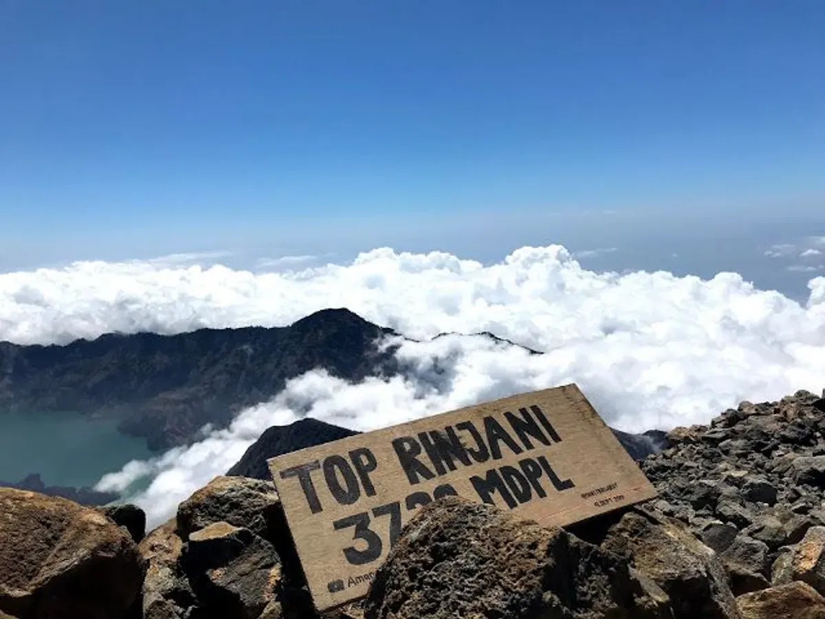 Wisatawan asal Brazil terjatuh saat mendaki puncak Gunung Rinjani (Sumber: Pinterest)