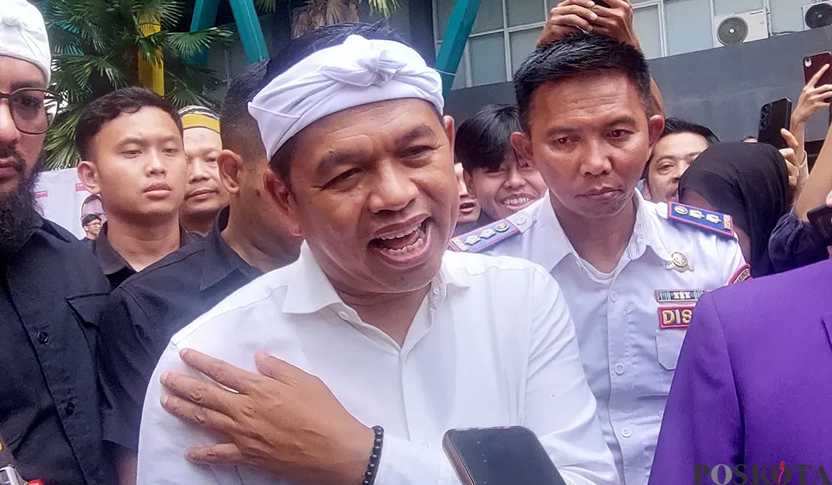 Gubernur Jawa Barat, Dedi Mulyadi saat mengunjungi Universitas Pakuan Kota Bogor, Selasa, 24 Juni 2025. (Sumber: POSKOTA | Foto: Sekar Putri Andini)