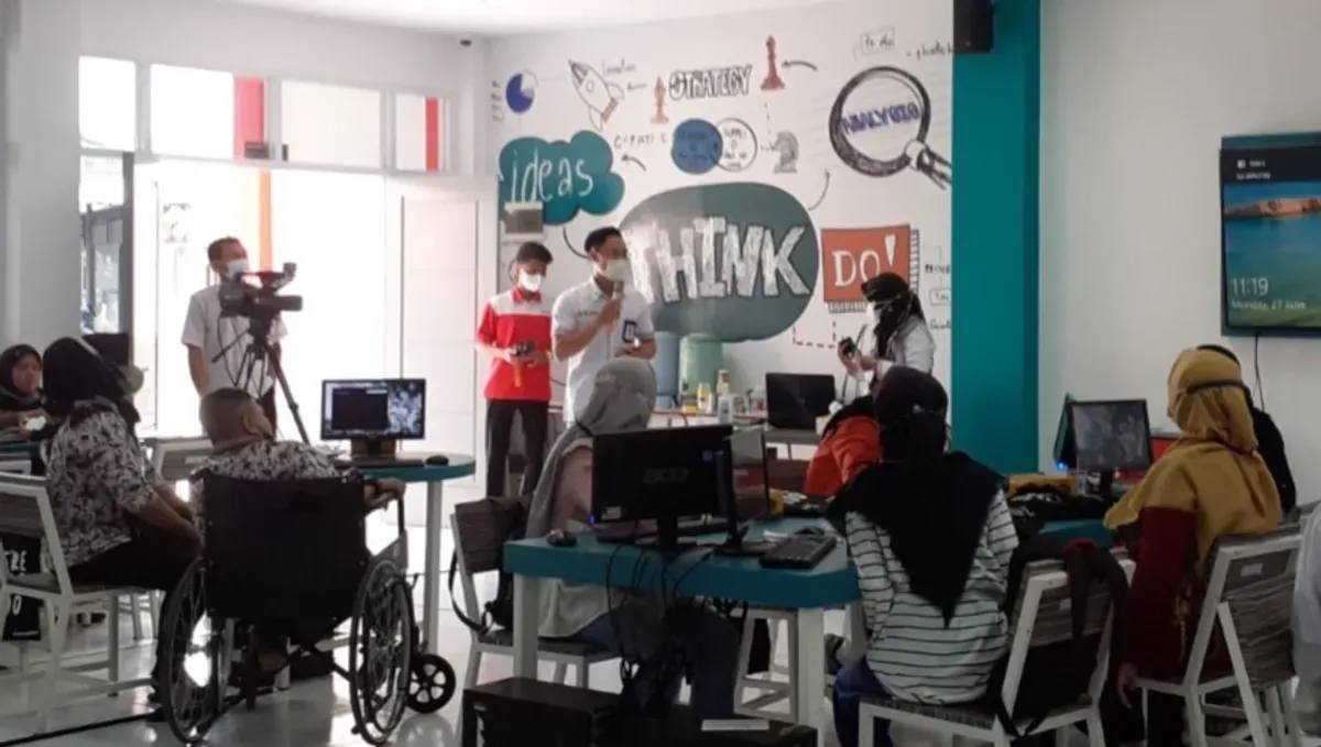 Pelatihan digital dan pendampingan bisnis terstruktur bagi pelaku UMKM penyandang disabilitas (Sumber: Dok. Telkom)