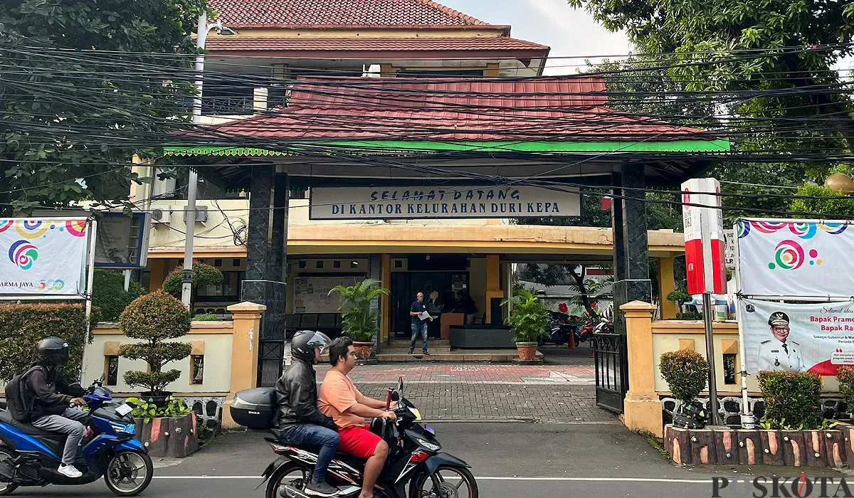 Suasana di Kantor Kelurahan Duri Kepa, Kebon Jeruk, Jakarta Barat, pada masa proses rekrutmen PPSU, Selasa, 24 Juni 2025. (Sumber: POSKOTA | Foto: Pandi Ramedhan)