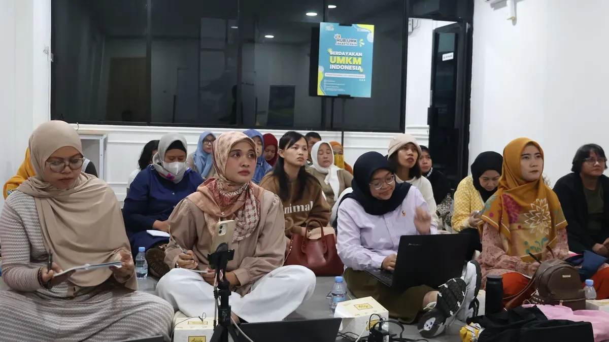 PLN UID Jakarta Raya menggelar pelatihan Inklusivitas sosial dunia usaha mikro bagi para UMKM binaan di Kantor HUB UMK Jakarta Raya, Jakarta Barat. (Sumber: Dok. PLN)