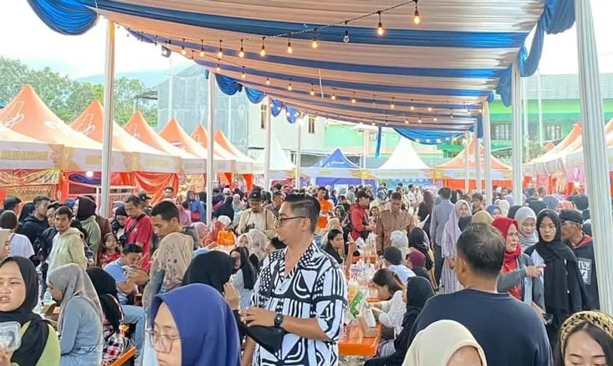 Suasana ramai pengunjung di Festival Baso Aci Garut tahun 2024 lalu. Tahun 2025 ini, festival serupa kembali digelar dengan agenda diusulkannya baso aci sebagai warisan budaya tak benda dari Garut. (Sumber: Instagram/@festivalbasoaci_)
