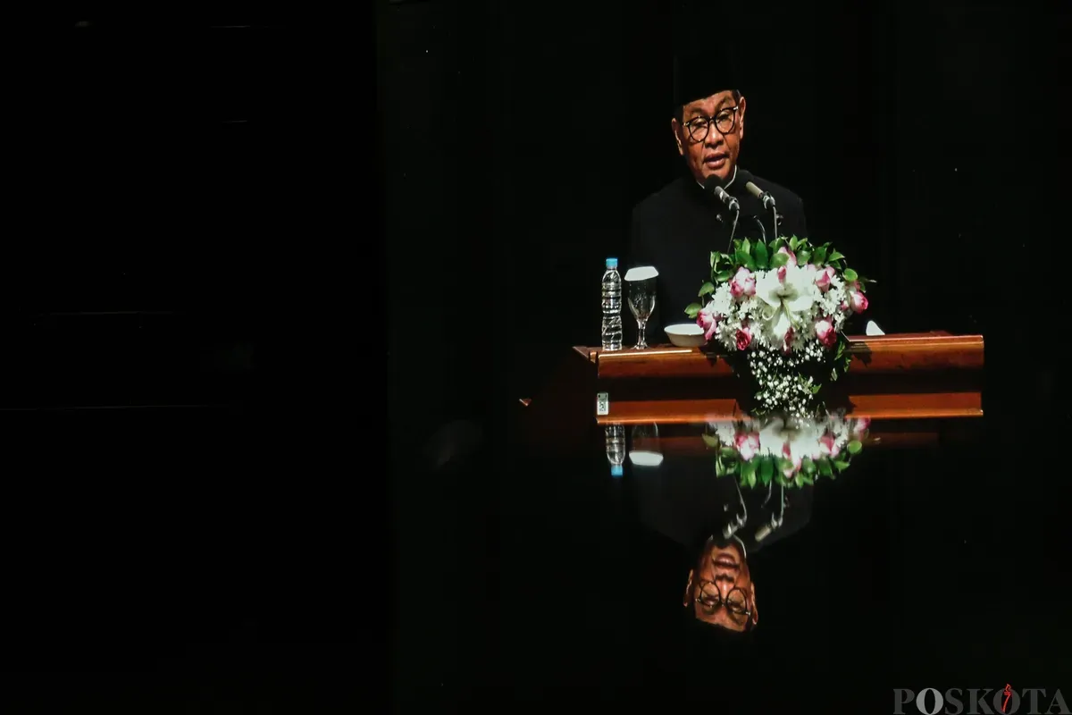 Gubernur DKI Jakarta Pramono Anung memberikan sambutan pada Rapat Paripurna HUT Jakarta di Ruang Rapat Paripurna DPRD, Gambir, Jakarta, 22 Juni 2025. (Sumber: Poskota/Bilal Nugraha Ginanjar)