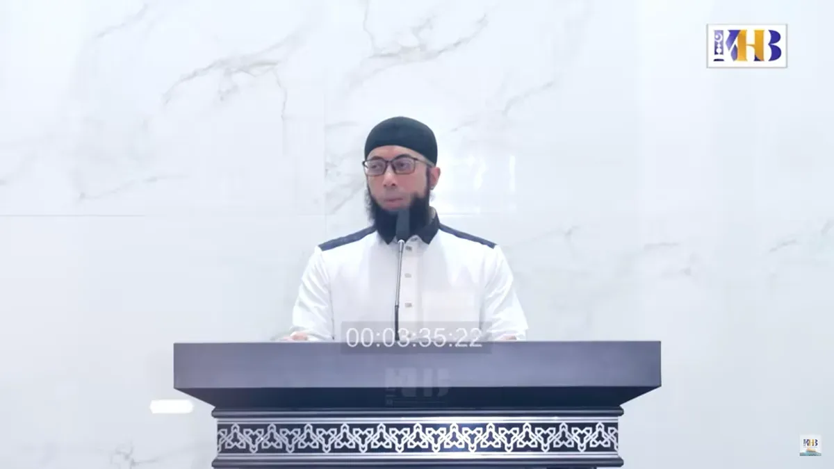 Ustaz Khalid Basalamah yang kini jadi sorotan karena dipanggil KPK soal dugaan korupsi penentuan kuota dan penyelenggaraan haji tahun 2024. (Sumber: YouTube/ Khalid Basalamah Official)