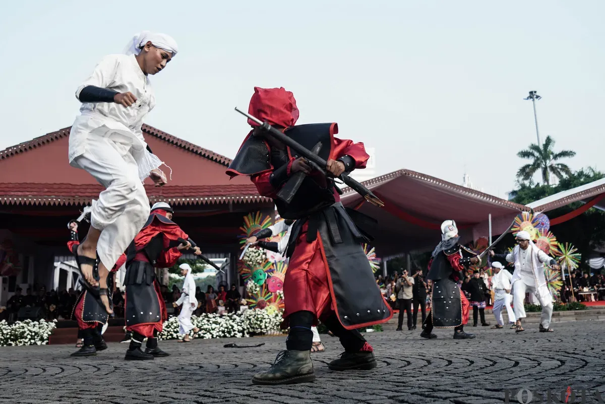 Gubernur DKI Jakarta Pramono Anung memberikan pidato saat upacara bendera di Monas, Jakarta Pusat, Minggu, 22 Juni 2025. (Sumber: Poskota/Bilal Nugraha Ginanjar)