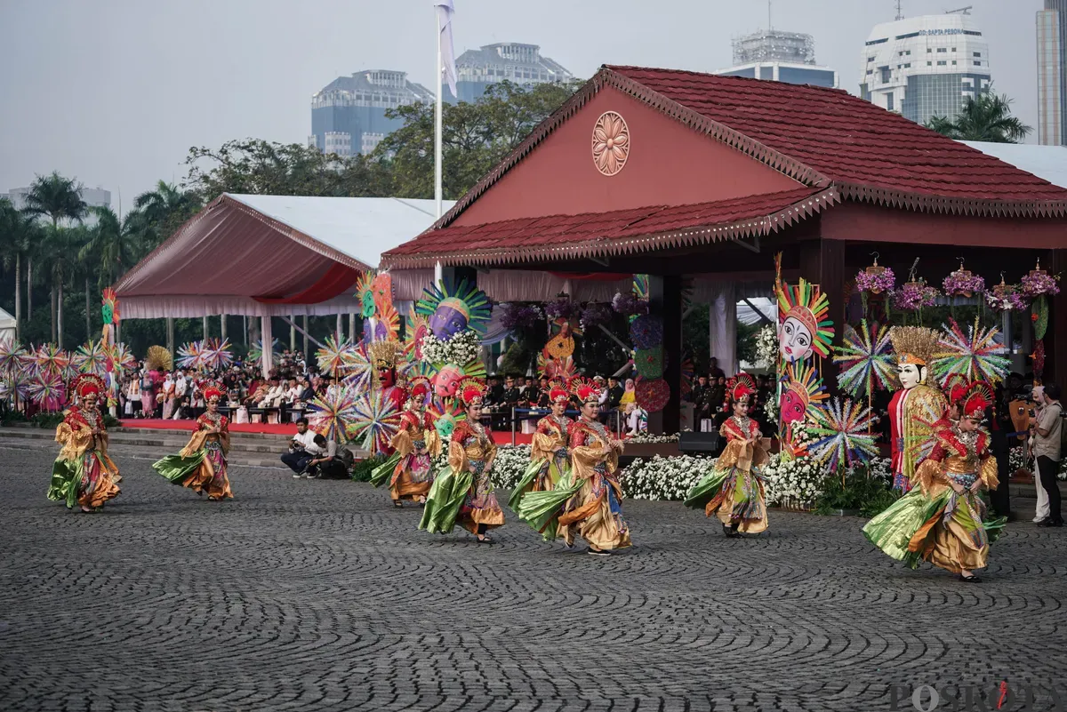 Gubernur DKI Jakarta Pramono Anung memberikan pidato saat upacara bendera di Monas, Jakarta Pusat, Minggu, 22 Juni 2025. (Sumber: Poskota/Bilal Nugraha Ginanjar)