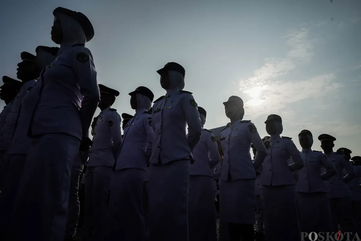 Gubernur DKI Jakarta Pramono Anung memberikan pidato saat upacara bendera di Monas, Jakarta Pusat, Minggu, 22 Juni 2025. (Sumber: Poskota/Bilal Nugraha Ginanjar)